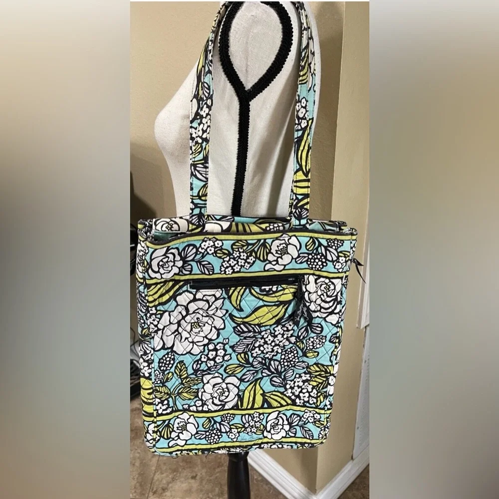 🌺Vera Bradley “Checkpoint Friendly” Laptop Bag in Island Bloom Travel School🌺